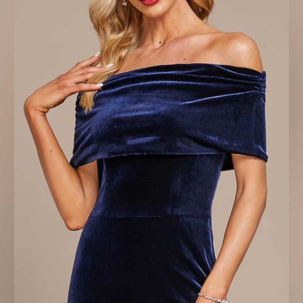 J J’s House NEWSheath/Column Off Shoulder Floor-Length Velvet Dress Dark Navy 6 - Picture 4 of 12
